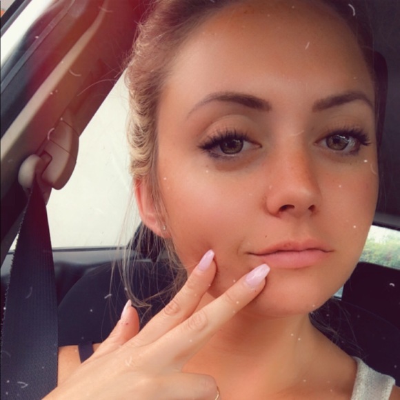 Meet your Posher, Stephanie - Picture 1 of 1